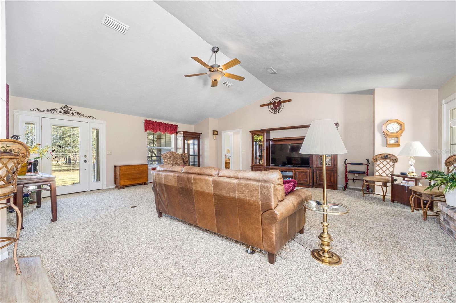 Image 11 of 36 For 1137 Holly Road
