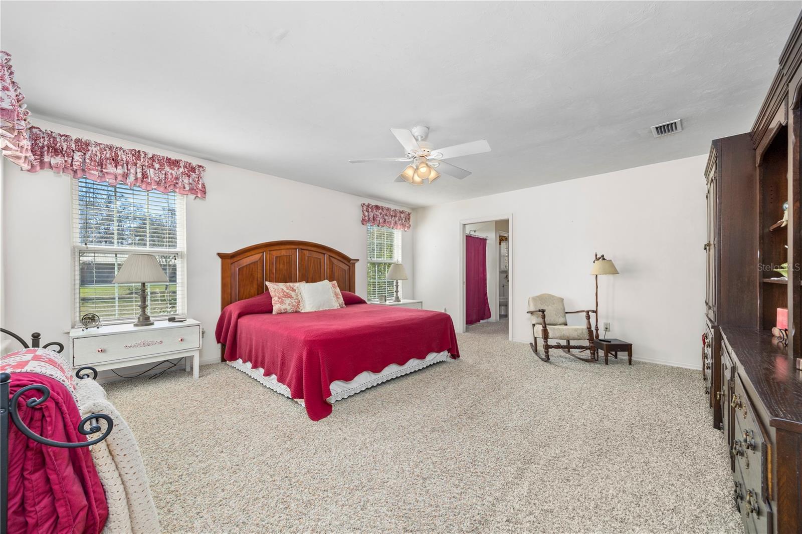 Image 21 of 36 For 1137 Holly Road