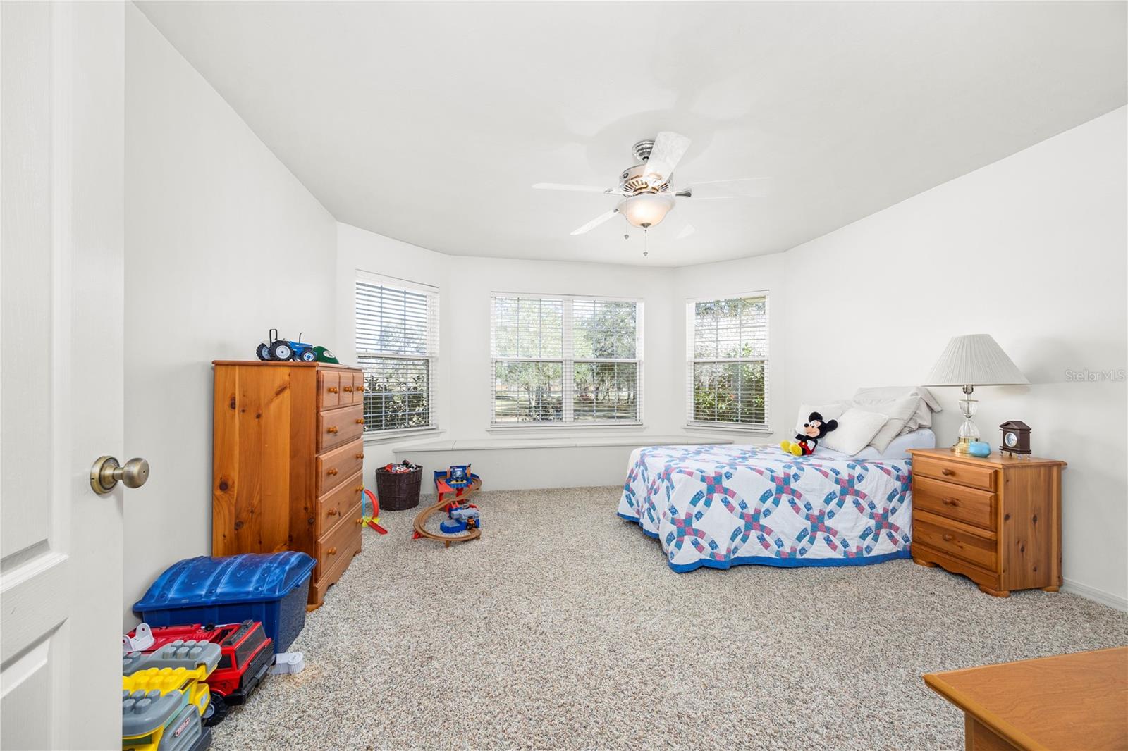 Image 4 of 36 For 1137 Holly Road