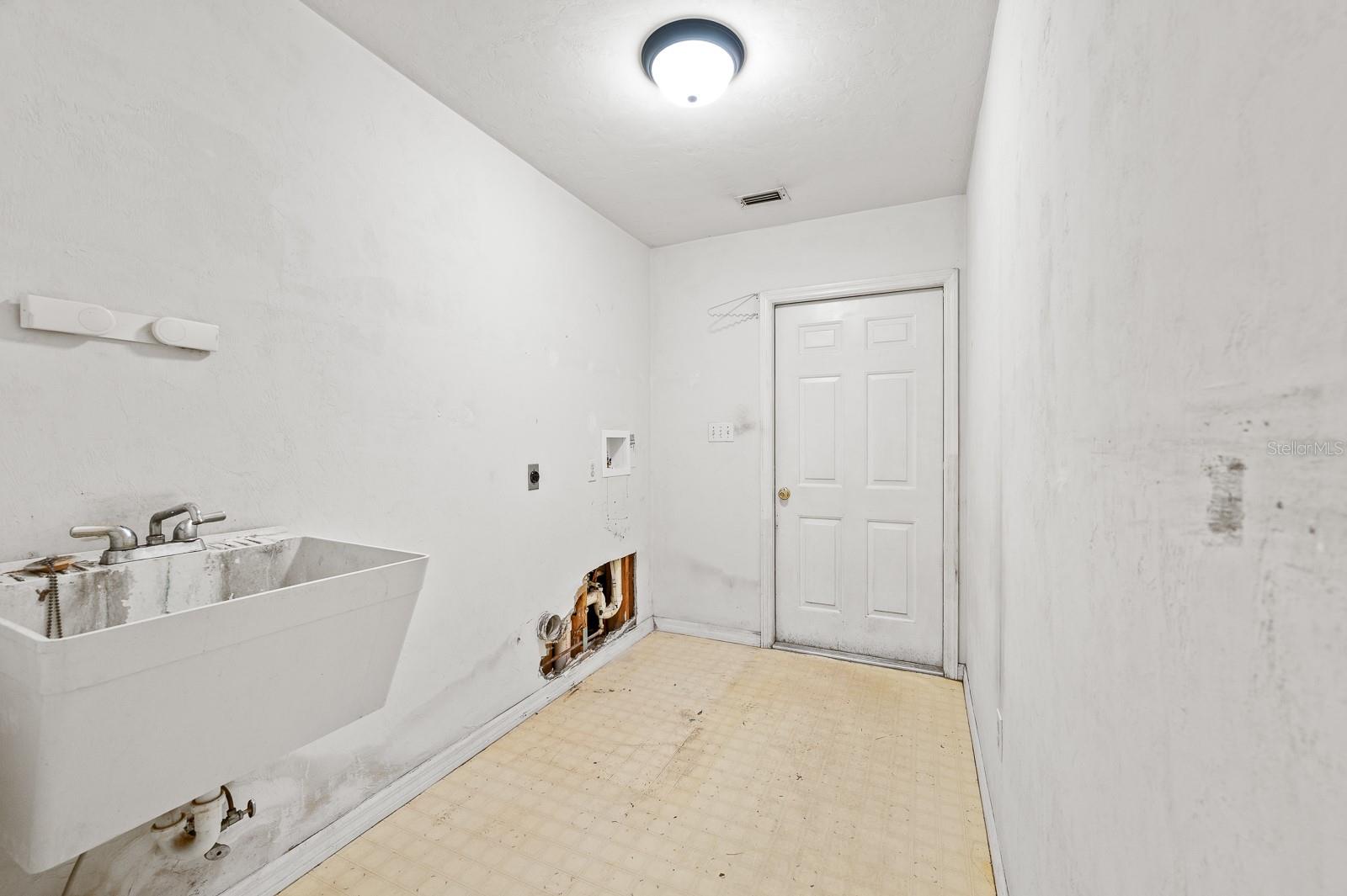 Image 34 of 53 For 3233 125th Street