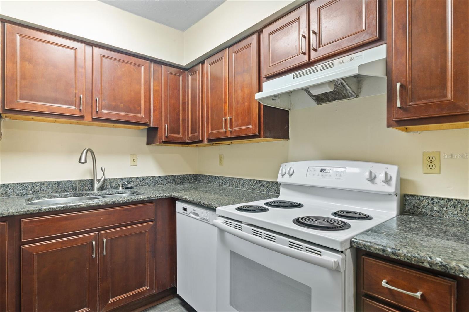 Image 13 of 27 For 2635 35th Place 301
