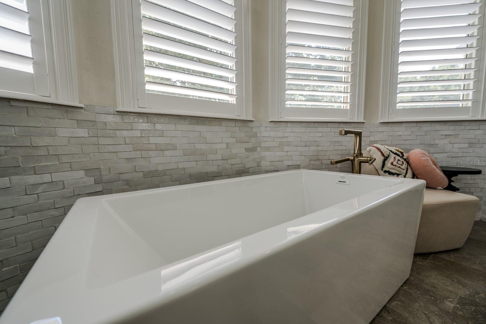 Image 14 of 66 For 15764 48th Place