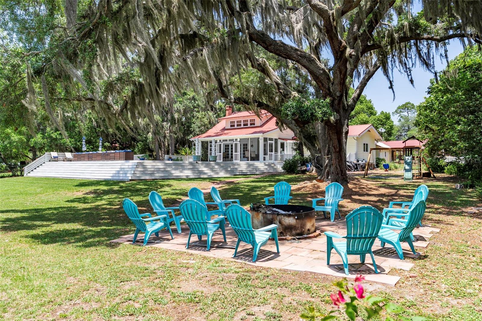 Listing photo id 8 for 561 Lakeview Drive