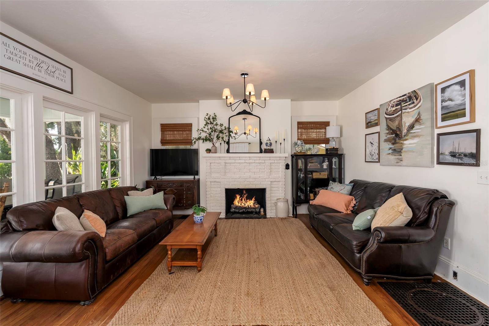 Listing photo id 16 for 561 Lakeview Drive