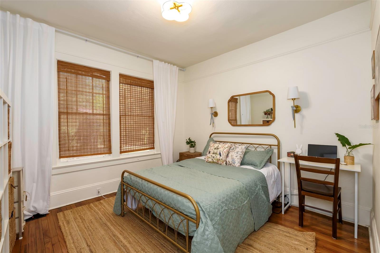 Listing photo id 17 for 561 Lakeview Drive