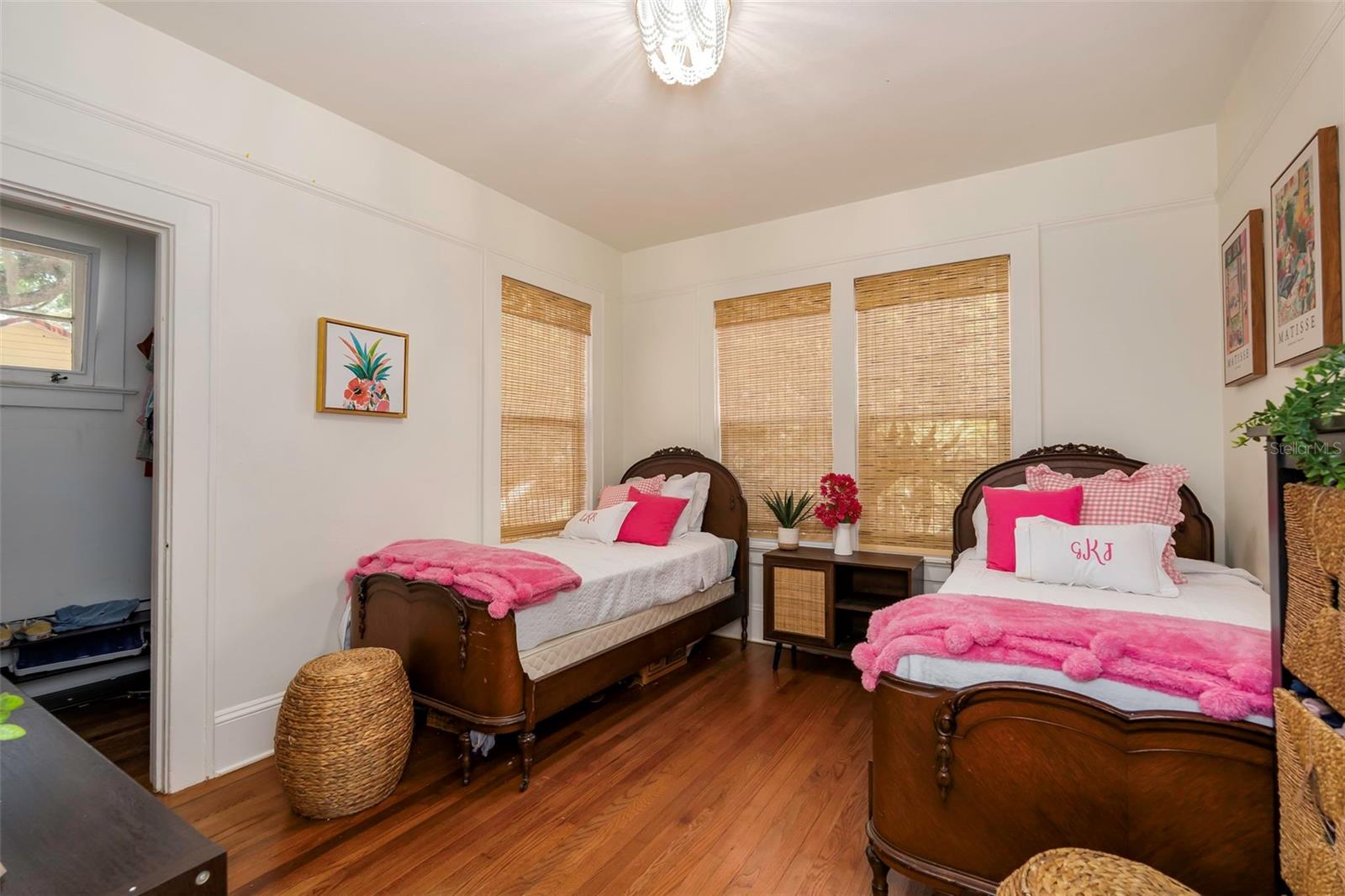 Listing photo id 20 for 561 Lakeview Drive