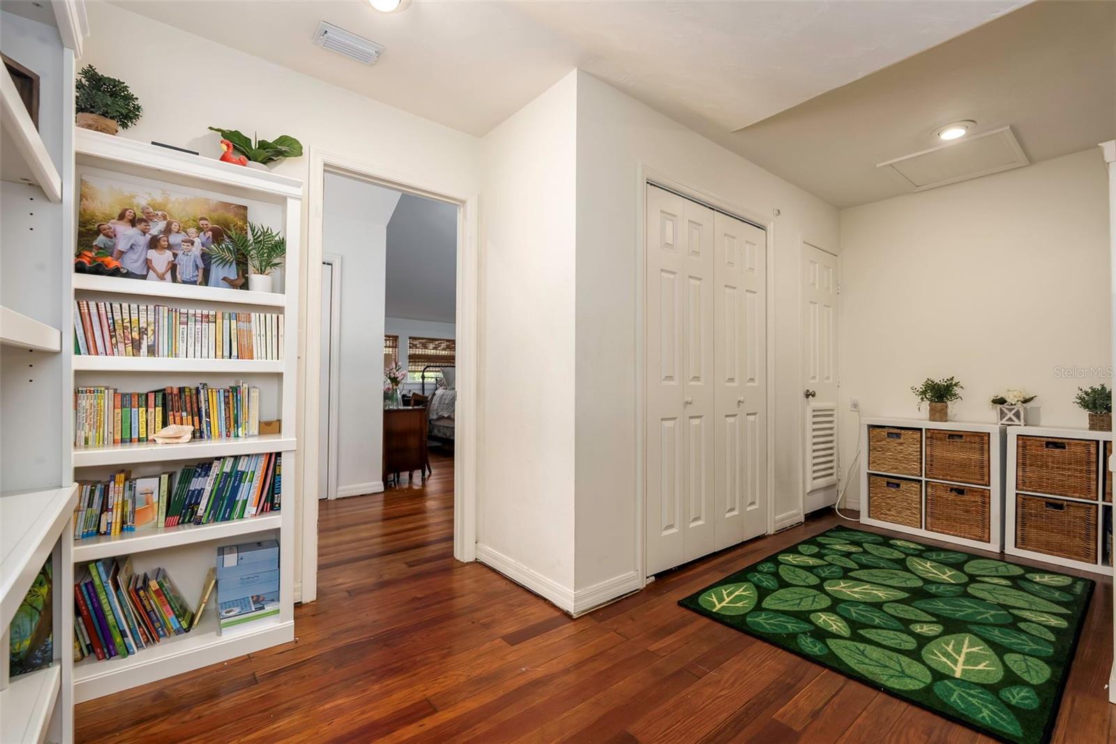 Listing photo id 21 for 561 Lakeview Drive