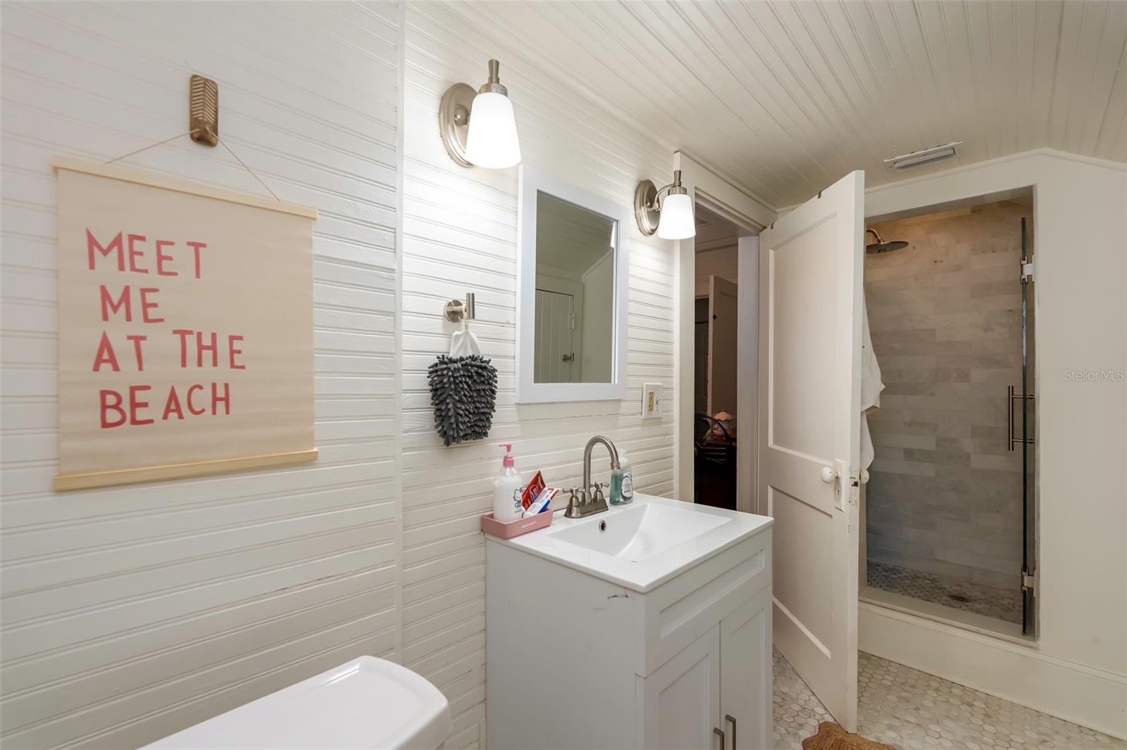 Listing photo id 23 for 561 Lakeview Drive