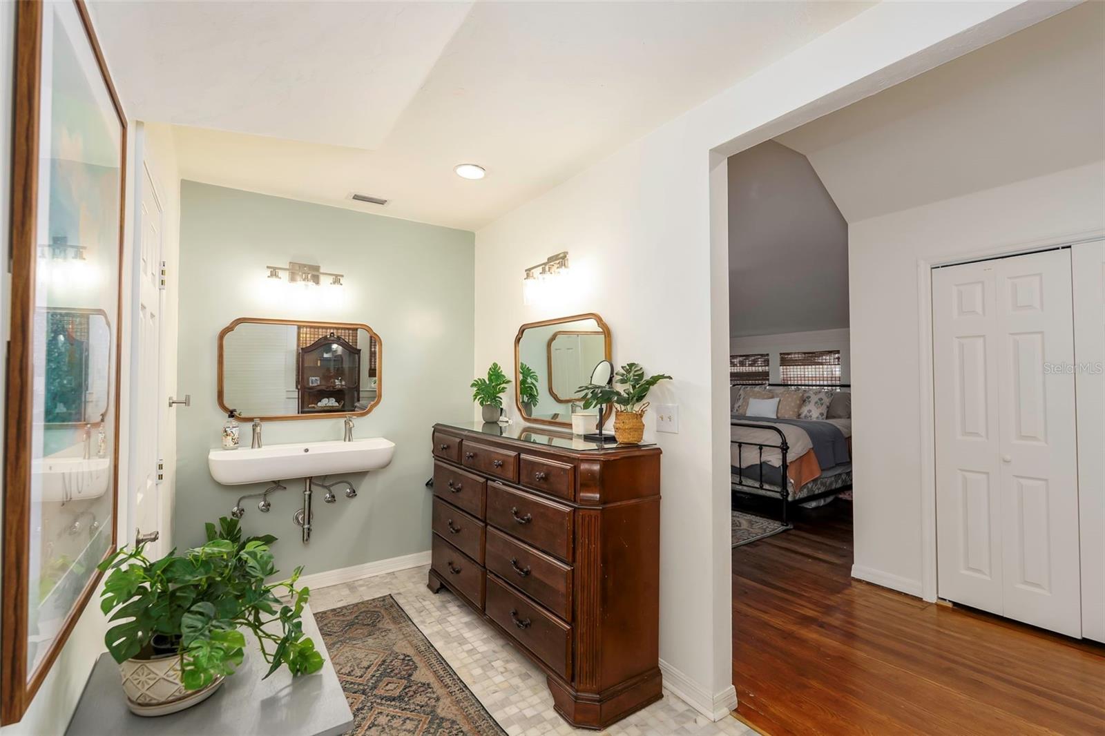 Listing photo id 25 for 561 Lakeview Drive