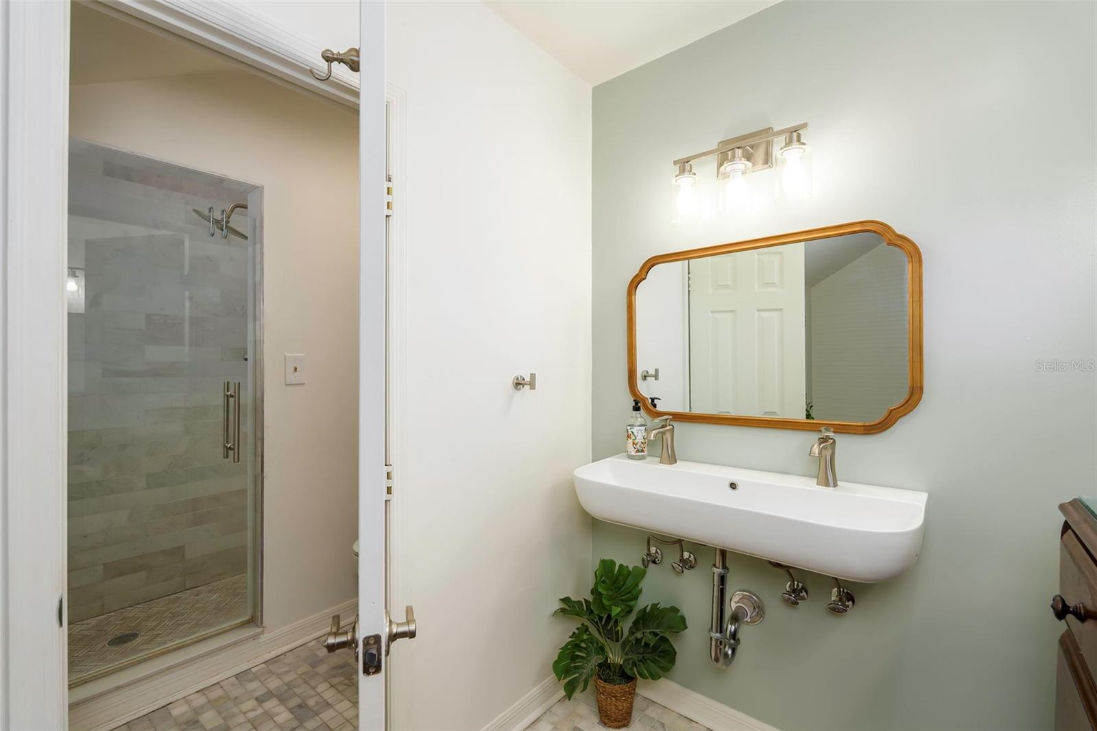 Listing photo id 26 for 561 Lakeview Drive