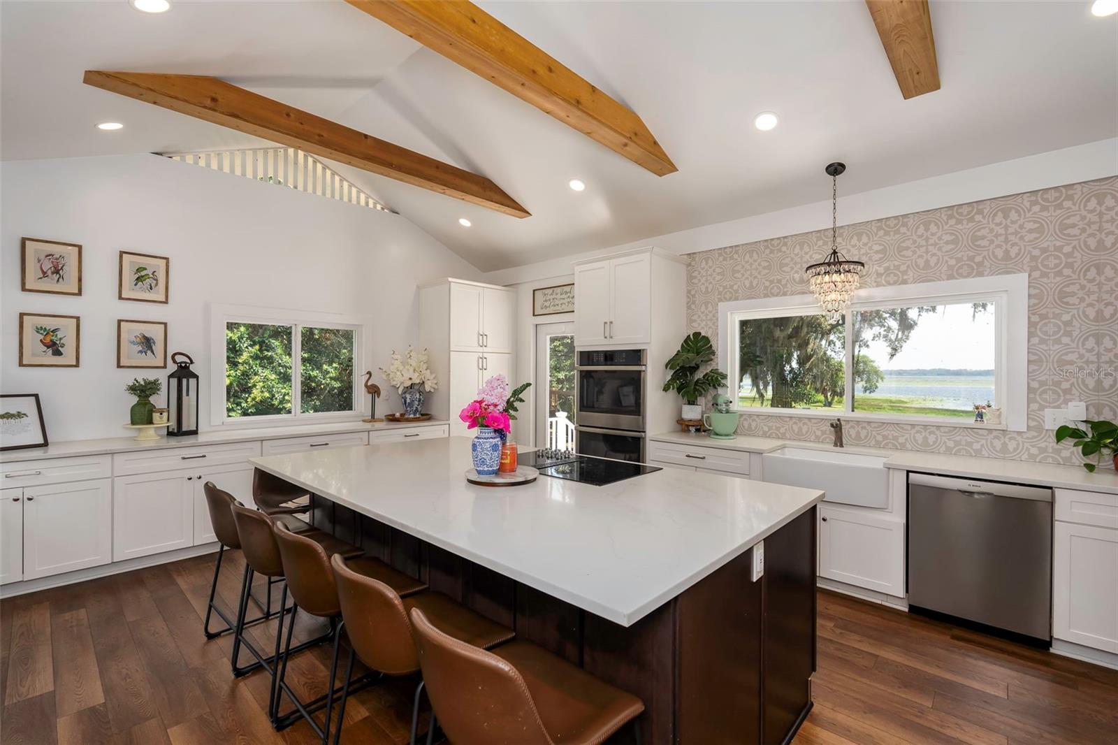 Listing photo id 27 for 561 Lakeview Drive