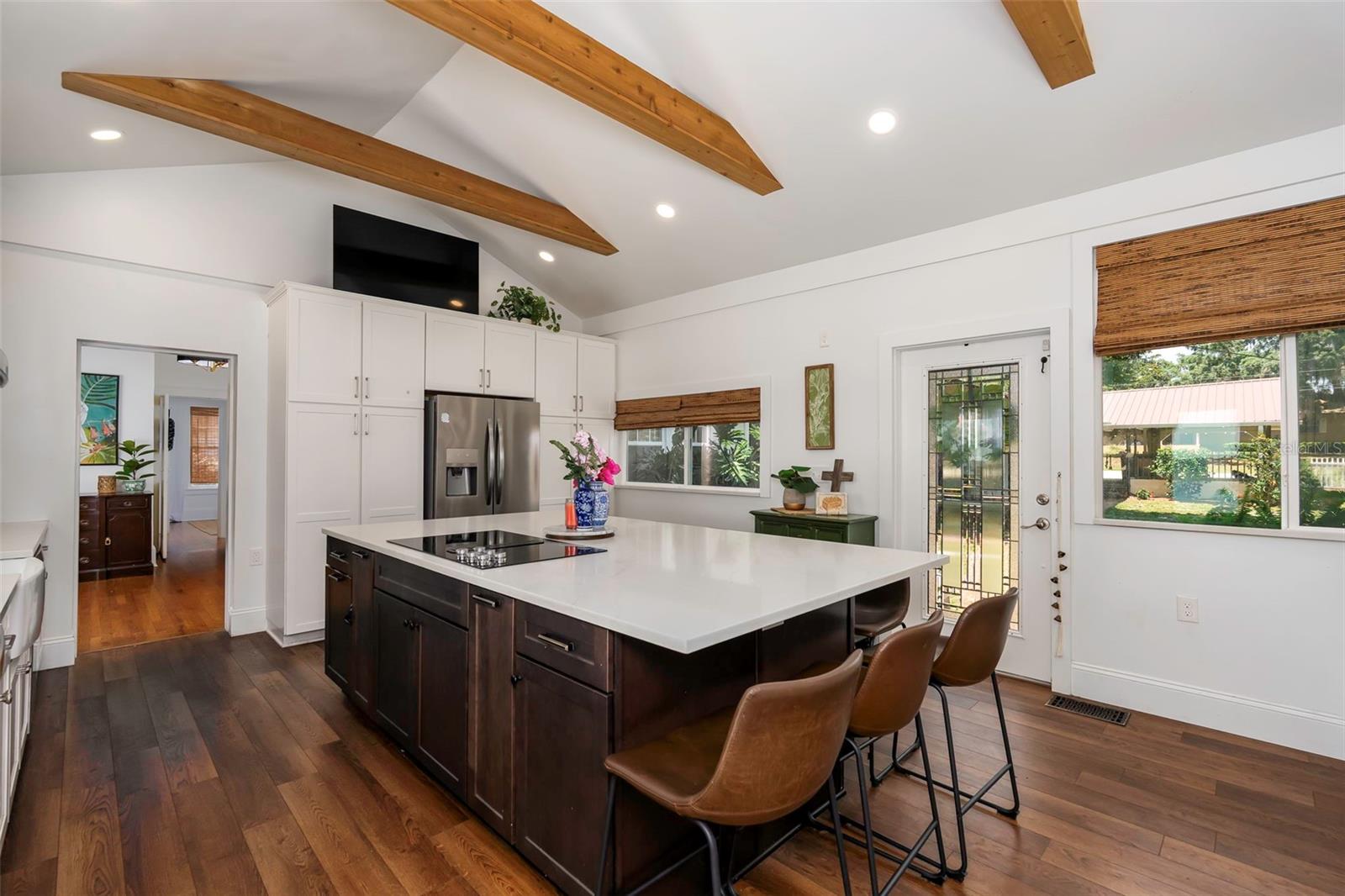 Listing photo id 28 for 561 Lakeview Drive