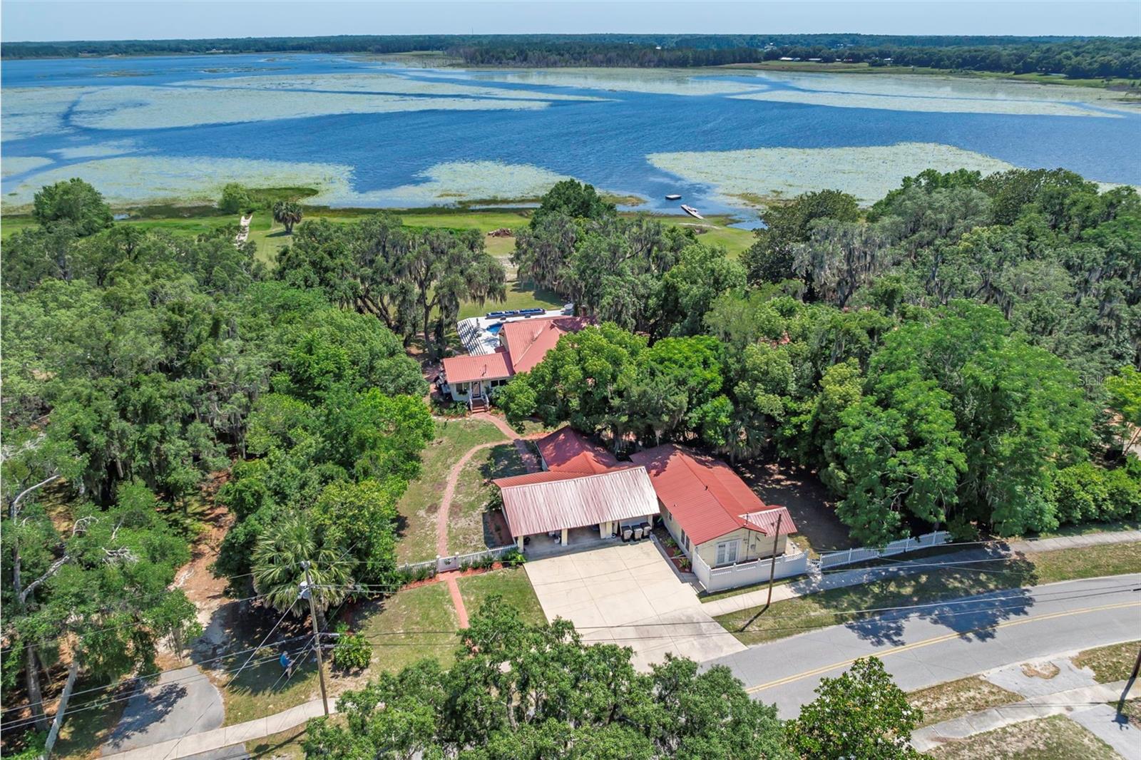 Listing photo id 32 for 561 Lakeview Drive