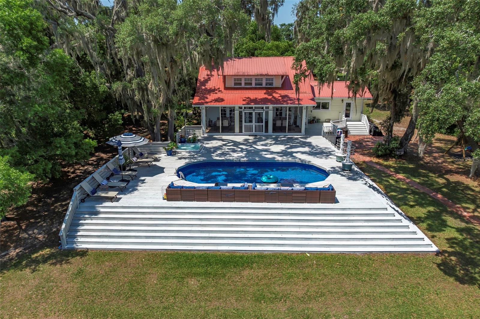 Listing photo id 34 for 561 Lakeview Drive