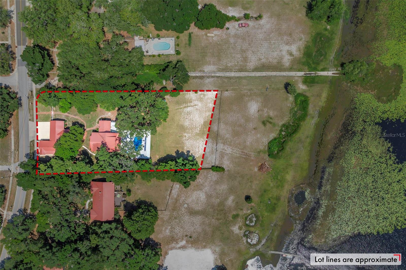 Listing photo id 37 for 561 Lakeview Drive