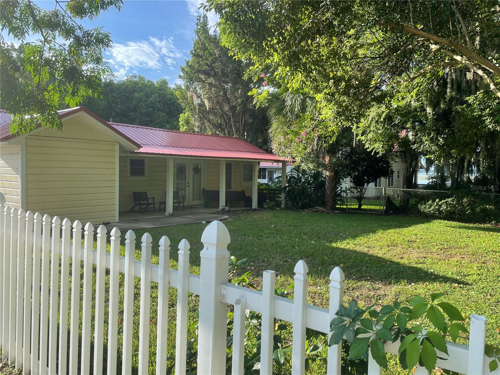 Listing photo id 38 for 561 Lakeview Drive