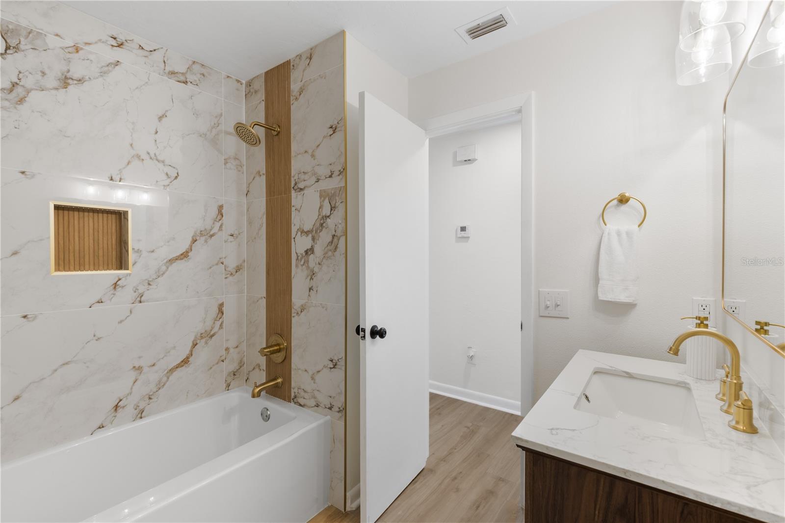 Image 14 of 17 For 2448 54th Boulevard