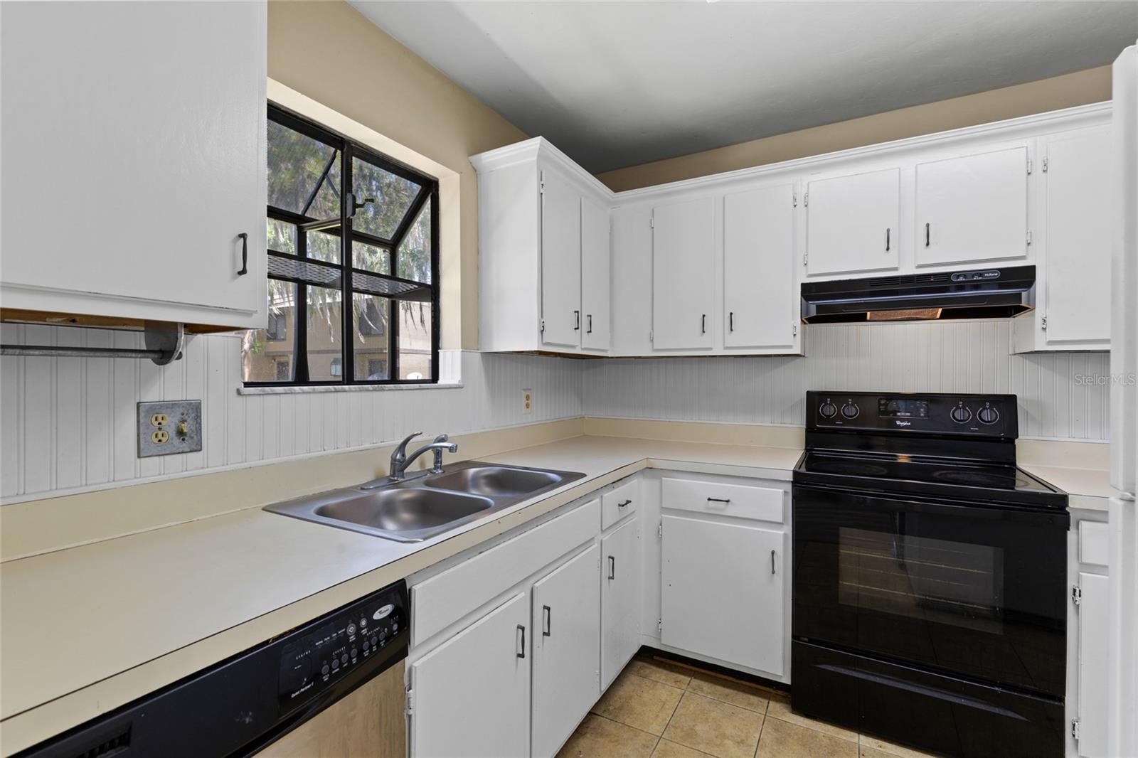 Image 9 of 19 For 2300 43rd Street Q2