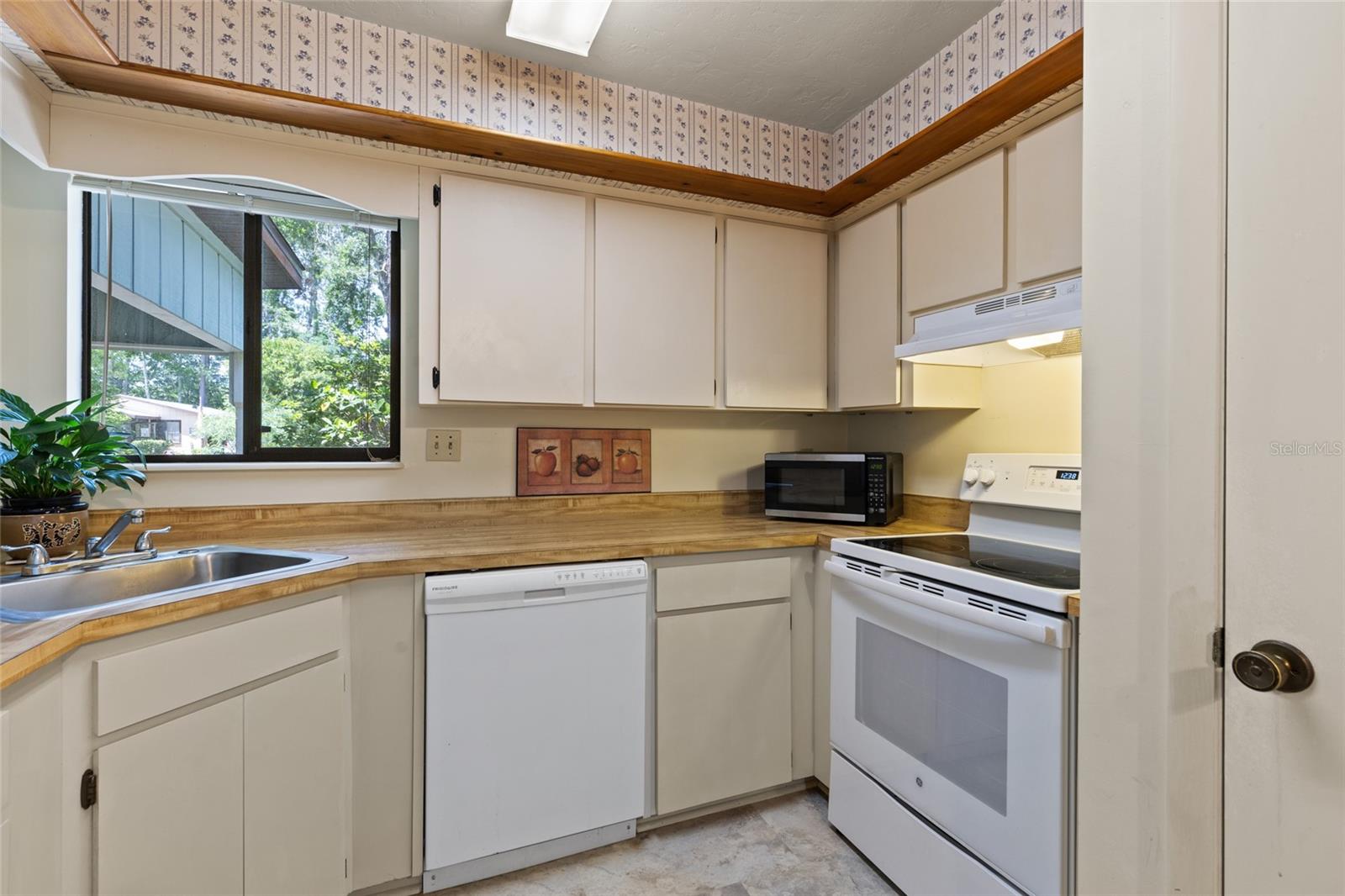 Image 11 of 29 For 8689 42nd Drive