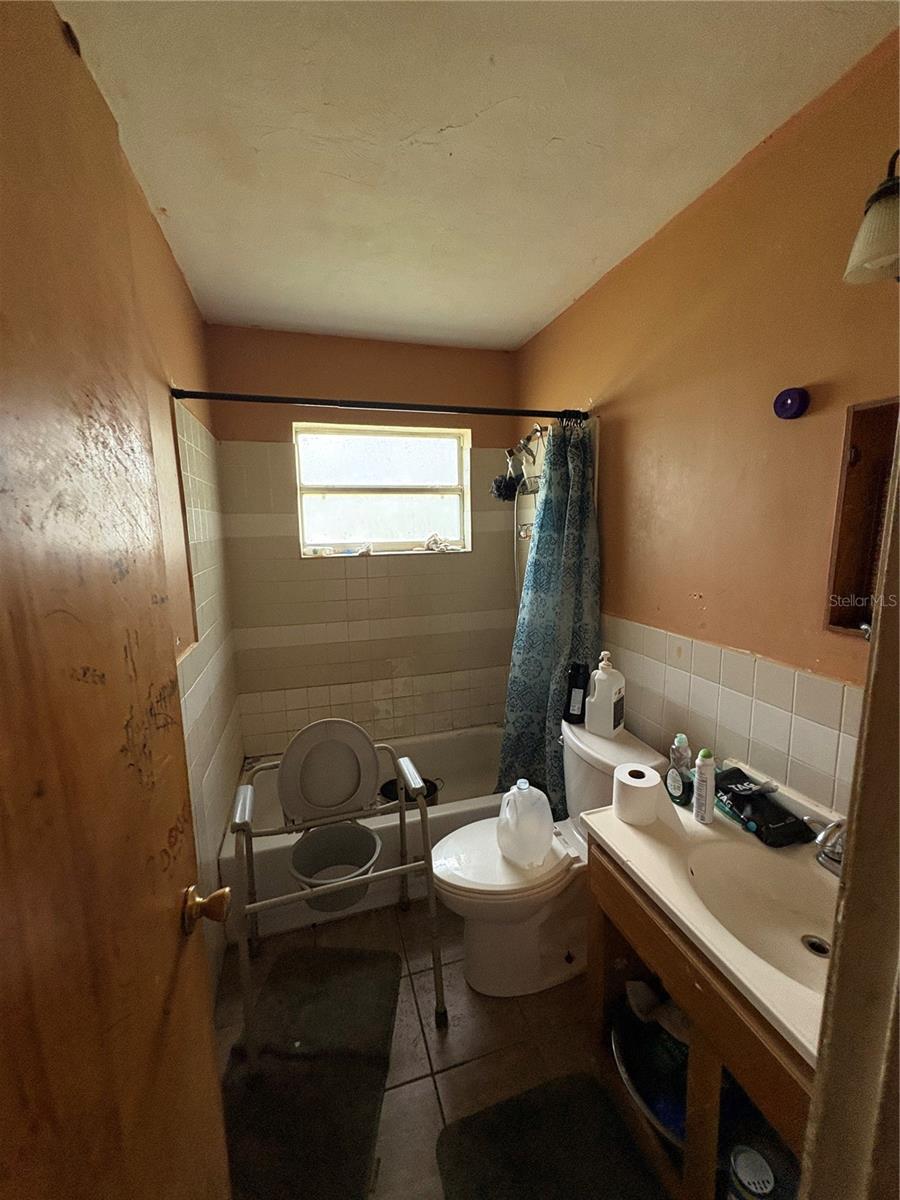 Image 3 of 8 For 1742 15th Avenue