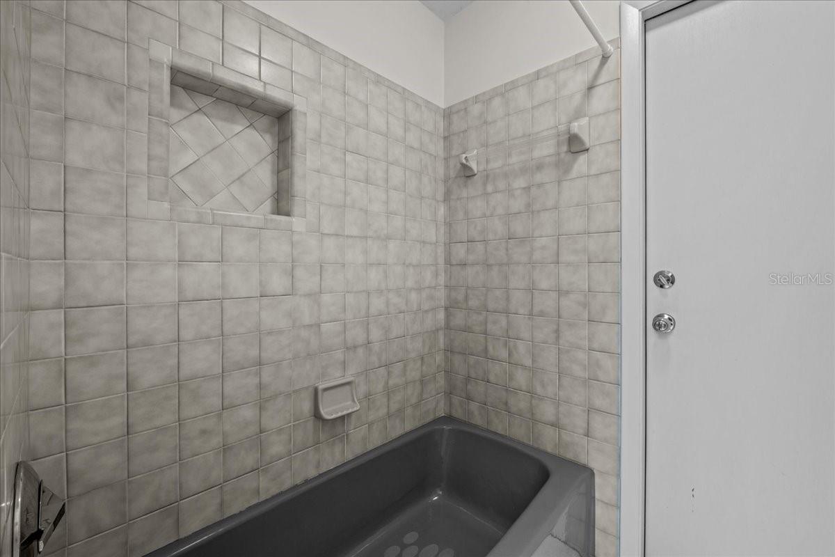 Image 32 of 63 For 1326 57th Street