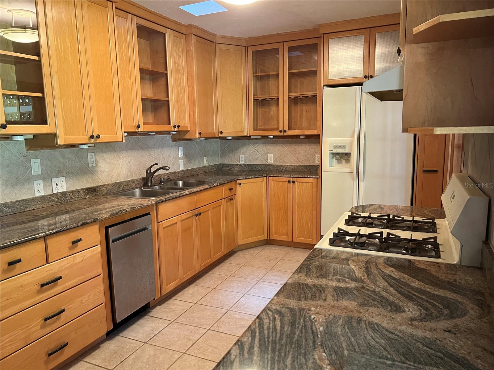 Listing photo id 8 for 1832 11 Road