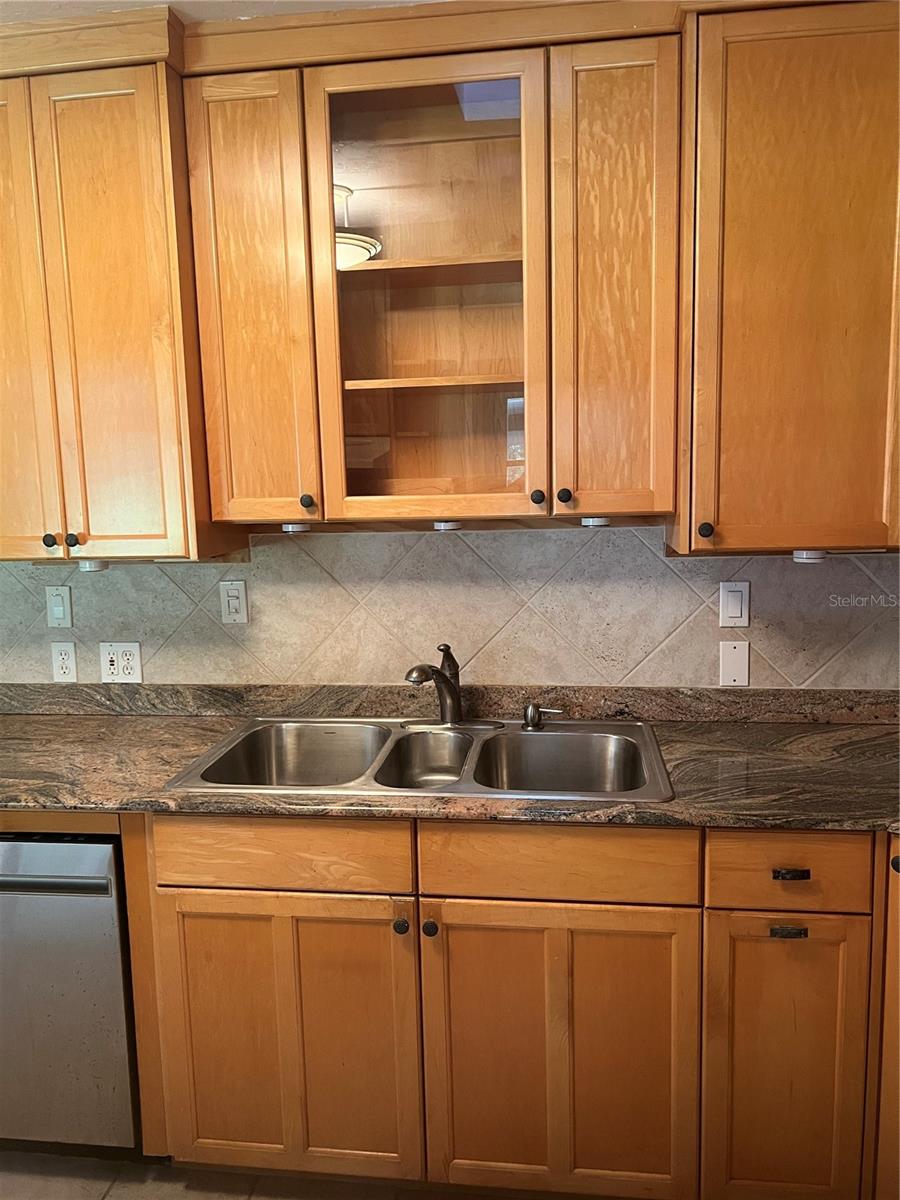Listing photo id 10 for 1832 11 Road