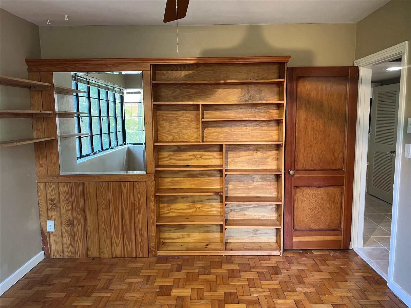 Listing photo id 11 for 1832 11 Road