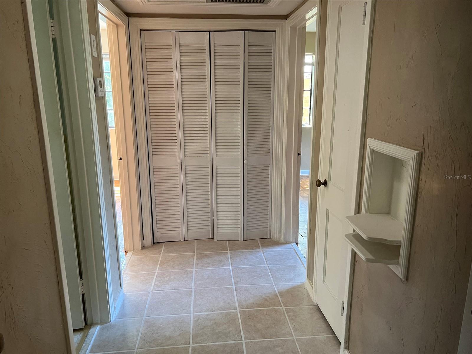 Listing photo id 14 for 1832 11 Road