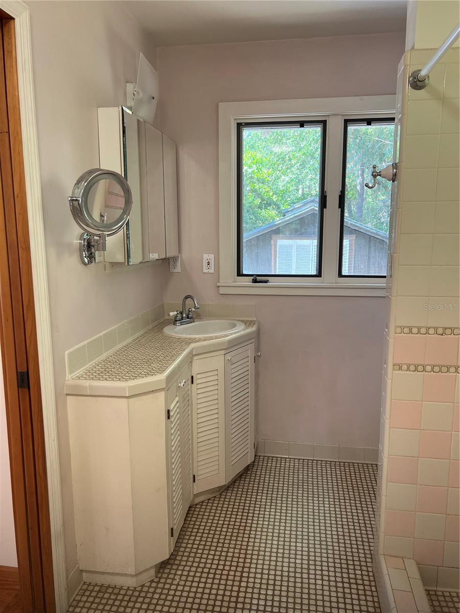 Listing photo id 15 for 1832 11 Road