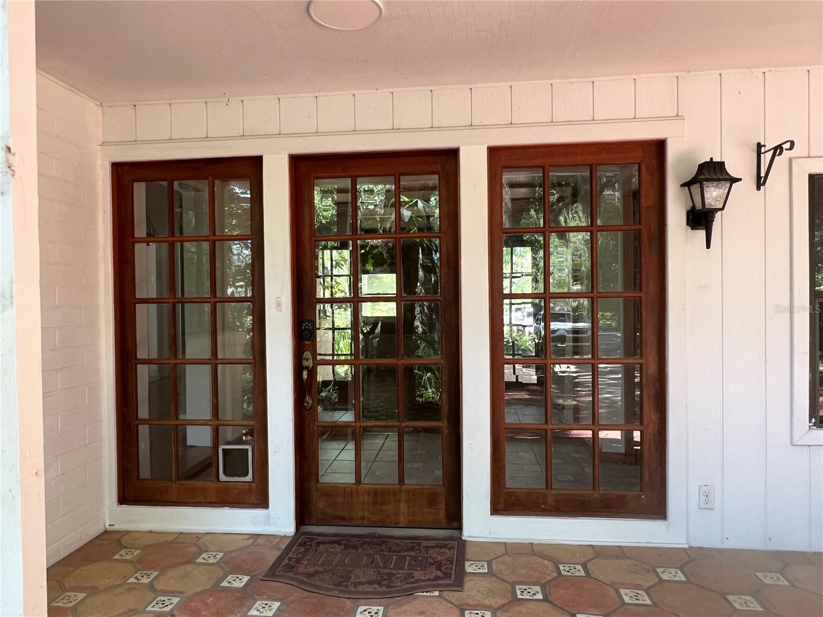 Listing photo id 0 for 1832 11 Road