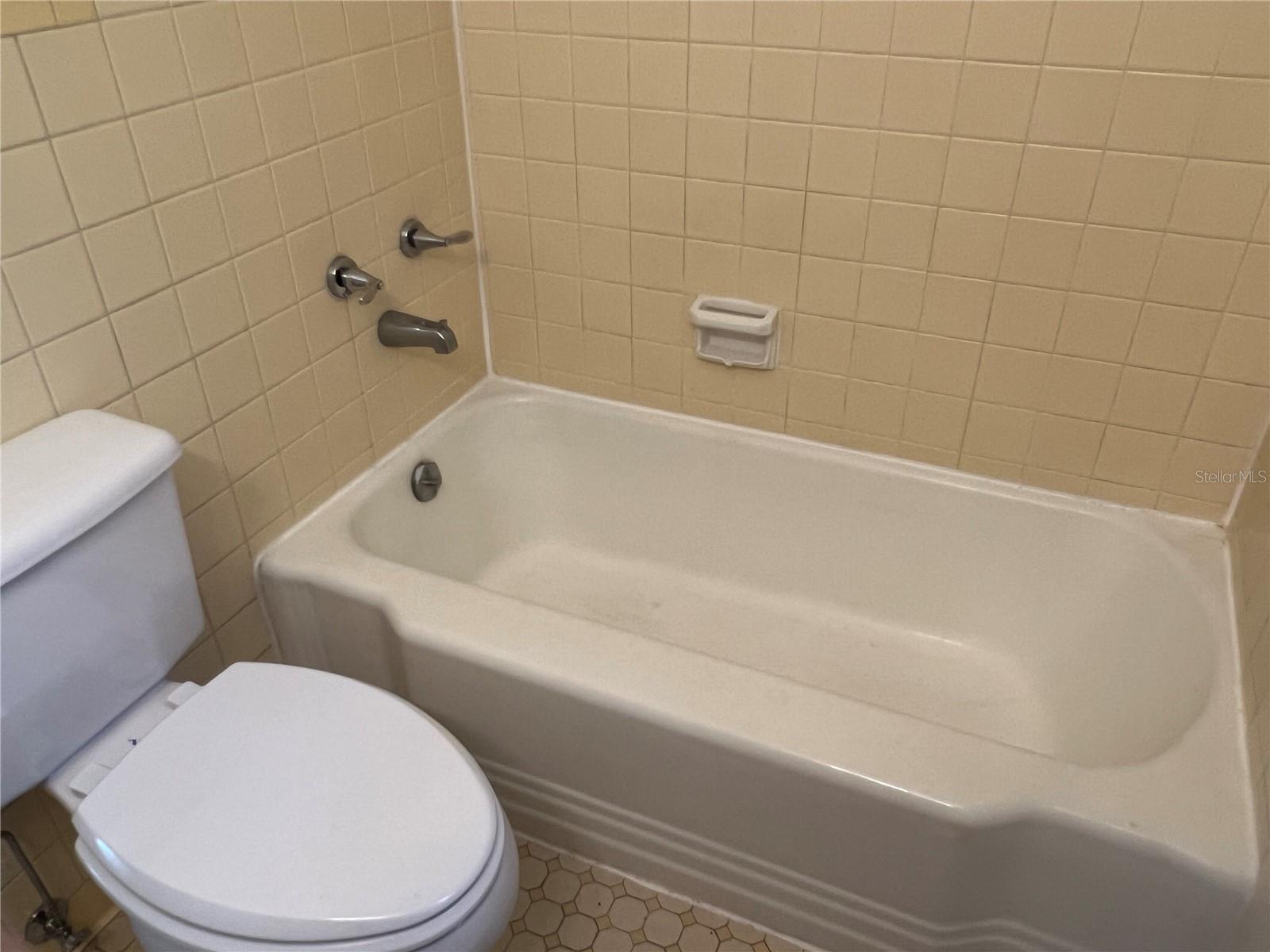 Listing photo id 19 for 1832 11 Road