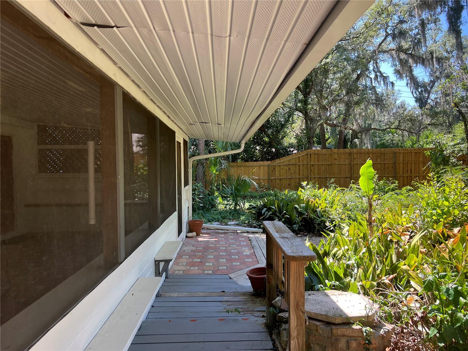 Listing photo id 21 for 1832 11 Road