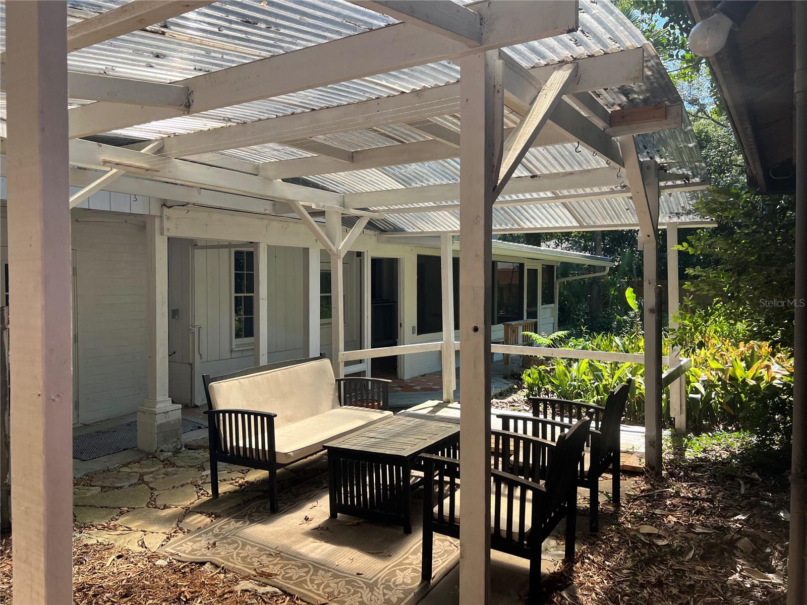 Listing photo id 22 for 1832 11 Road
