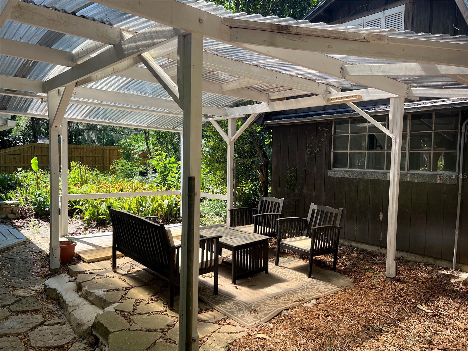 Listing photo id 23 for 1832 11 Road