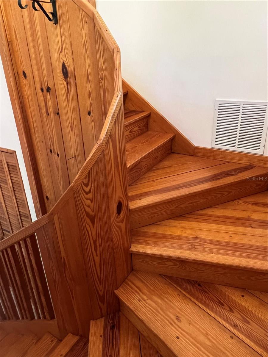 Listing photo id 25 for 1832 11 Road