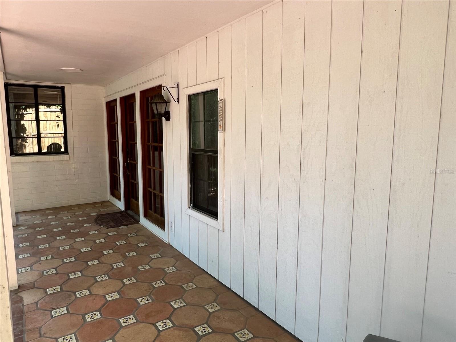 Listing photo id 2 for 1832 11 Road