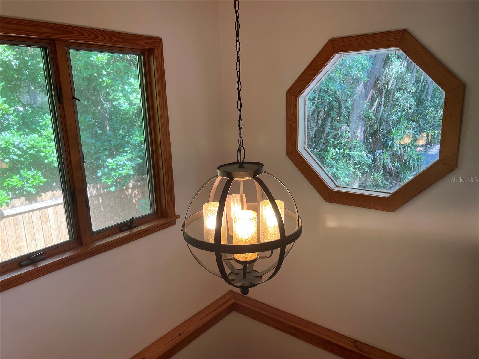 Listing photo id 3 for 1832 11 Road