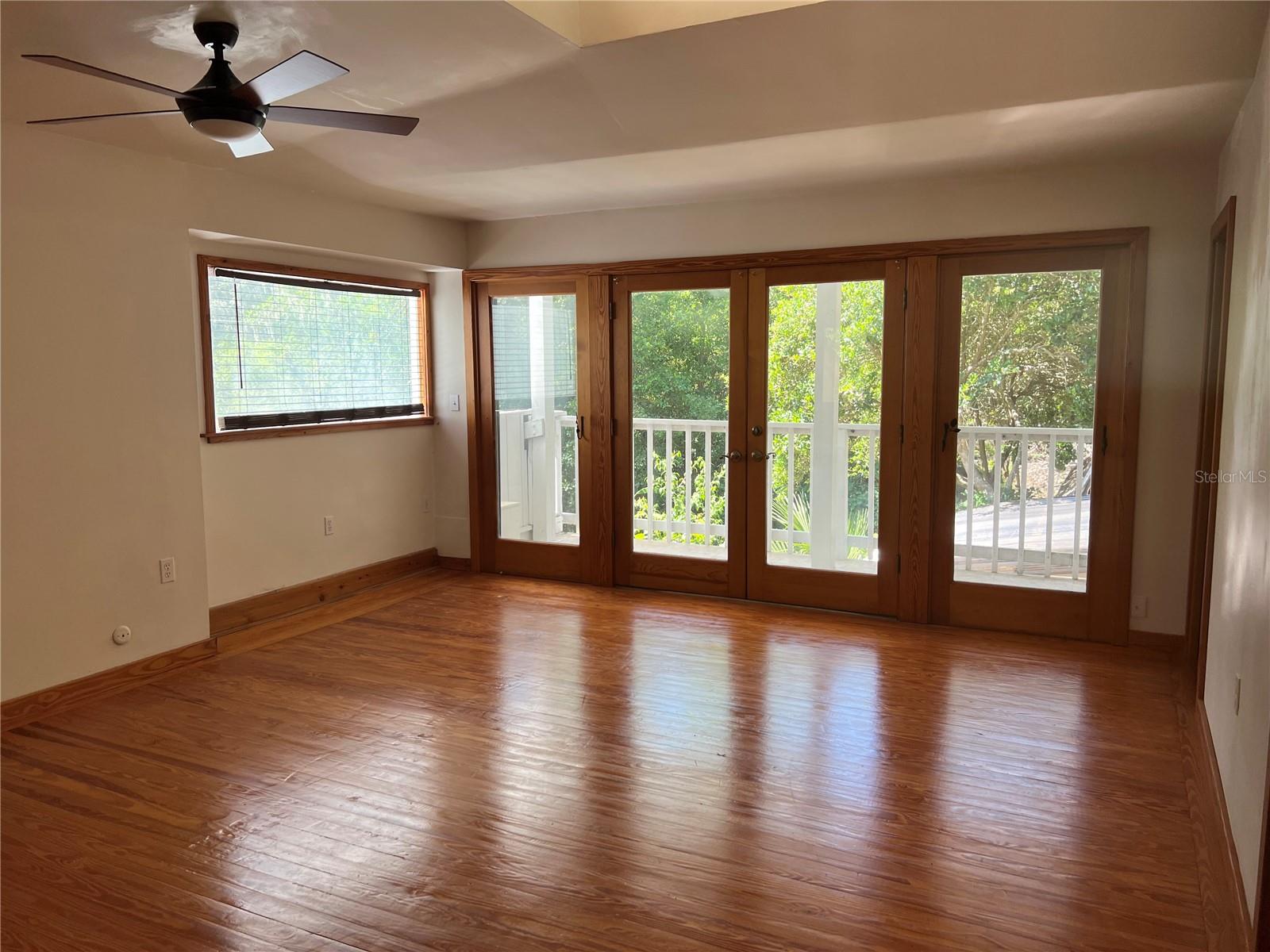 Listing photo id 4 for 1832 11 Road