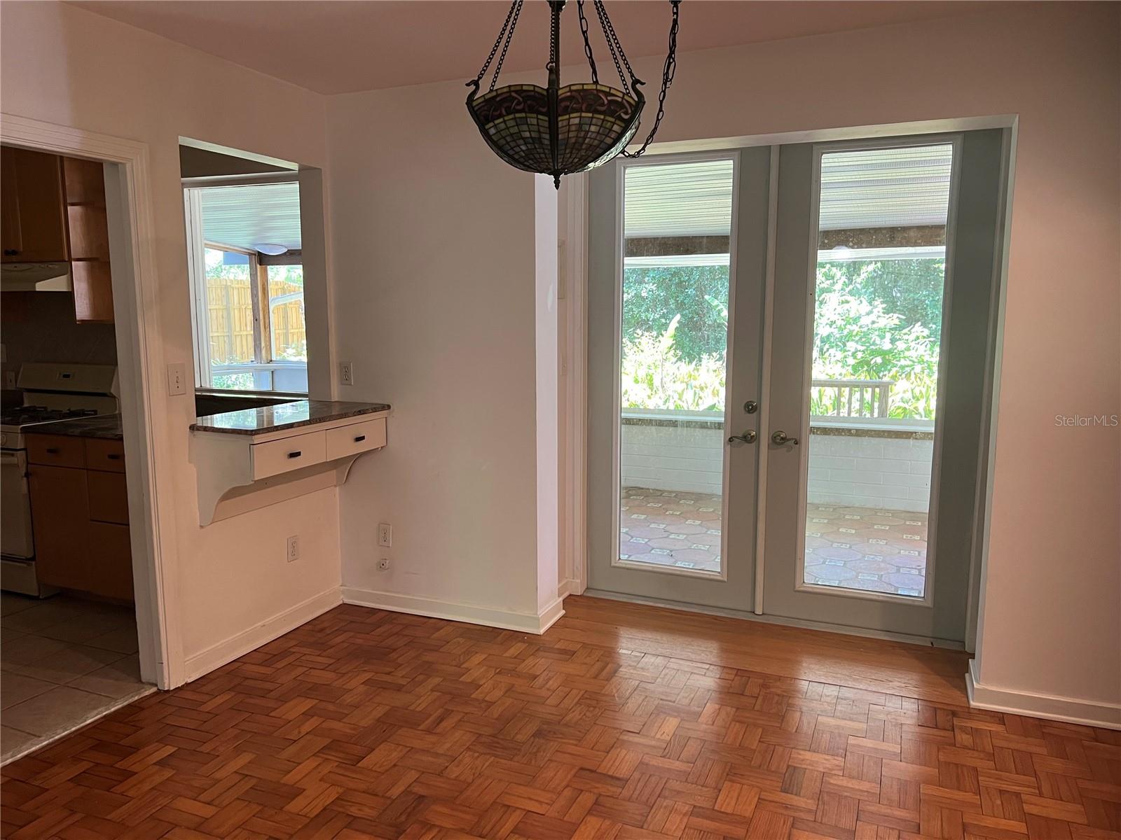 Listing photo id 7 for 1832 11 Road