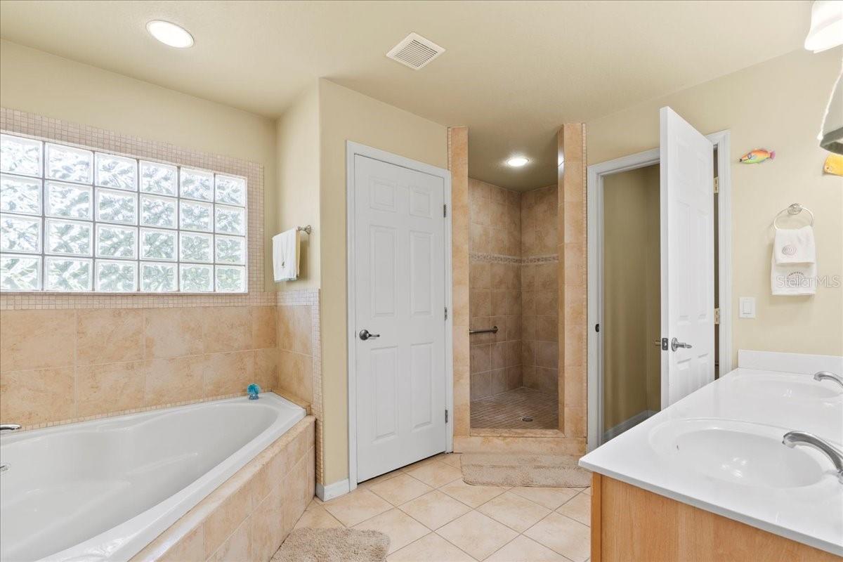 Image 11 of 39 For 1006 12th Drive