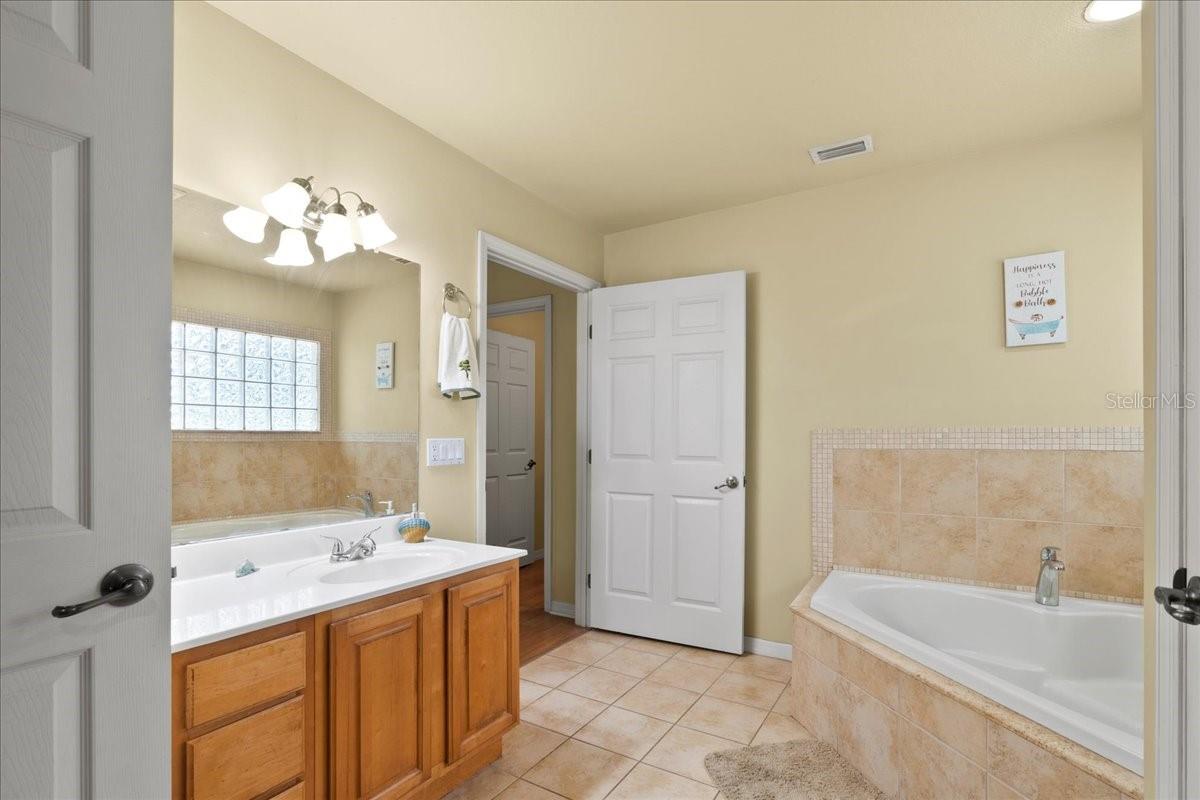 Image 12 of 39 For 1006 12th Drive