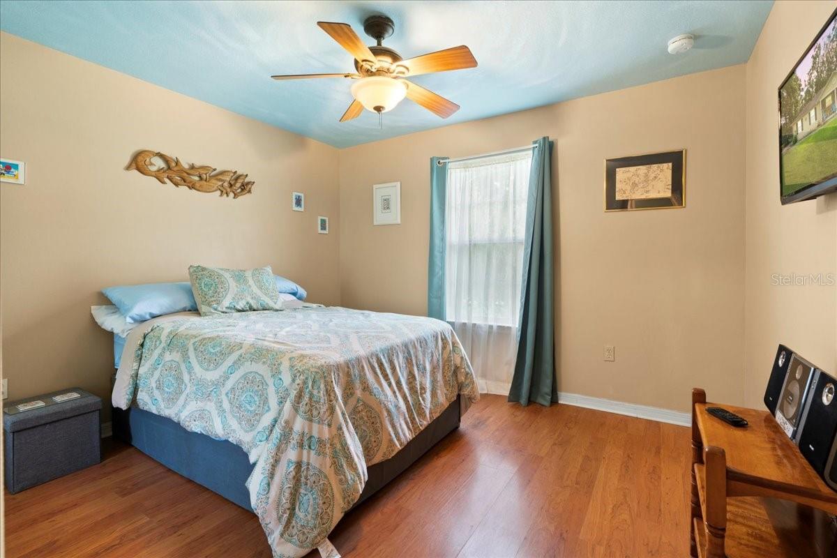 Image 16 of 39 For 1006 12th Drive