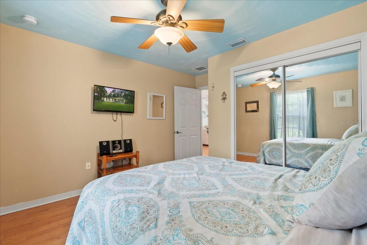Image 18 of 39 For 1006 12th Drive