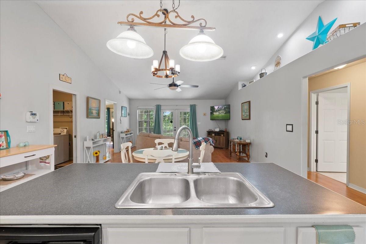 Image 6 of 39 For 1006 12th Drive
