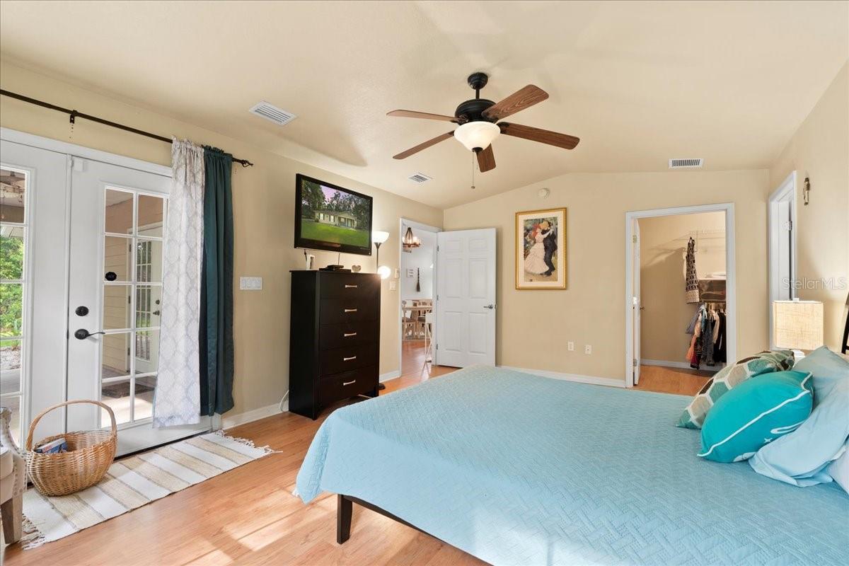 Image 9 of 39 For 1006 12th Drive