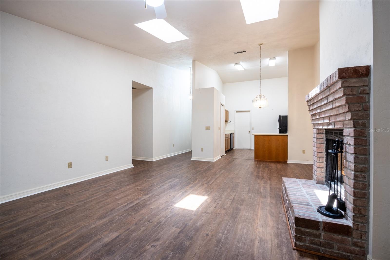 Image 11 of 43 For 231 48th Boulevard 0