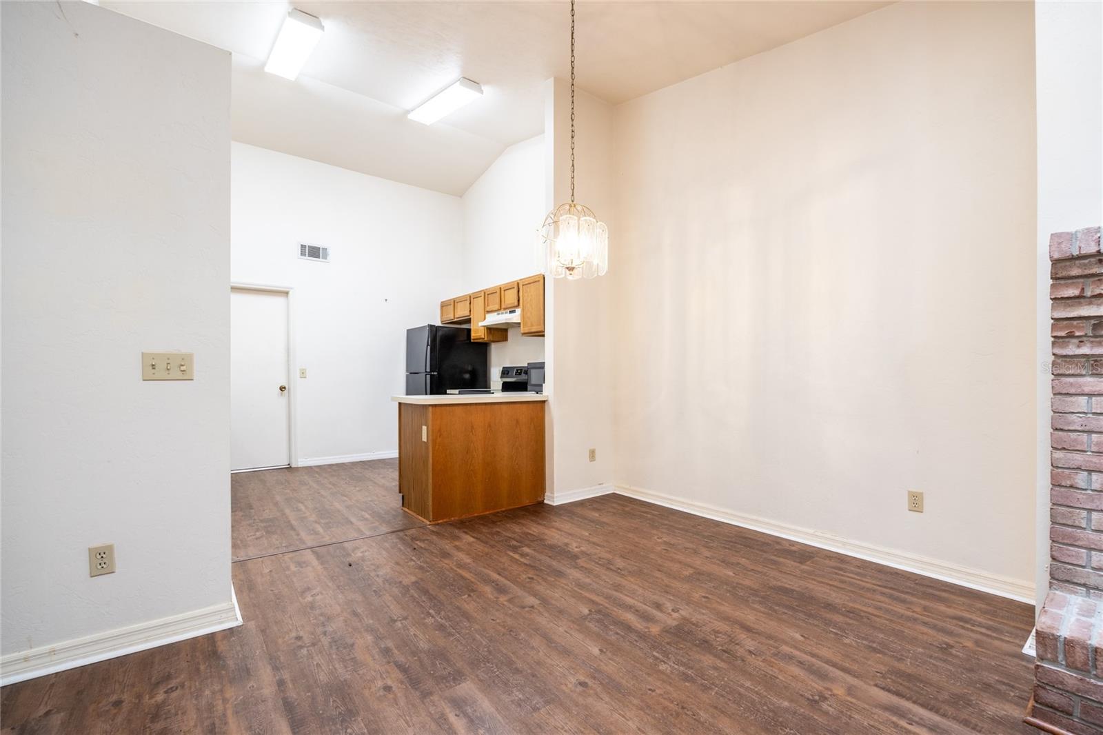 Image 12 of 43 For 231 48th Boulevard 0