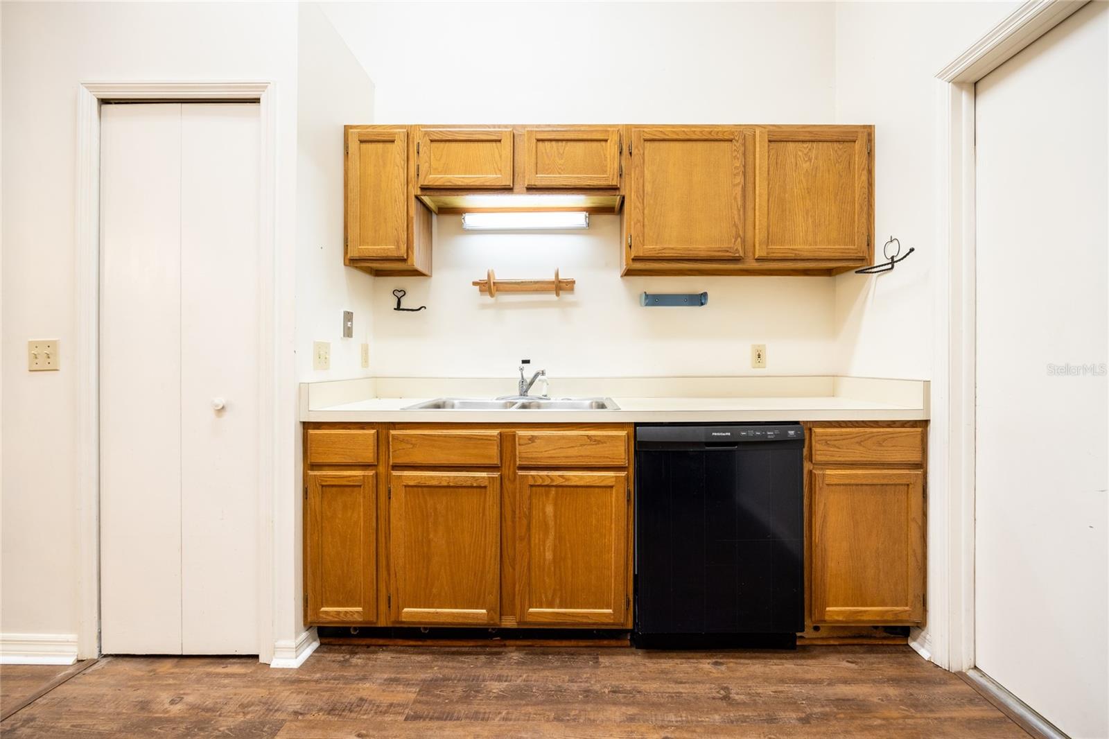 Image 14 of 43 For 231 48th Boulevard 0