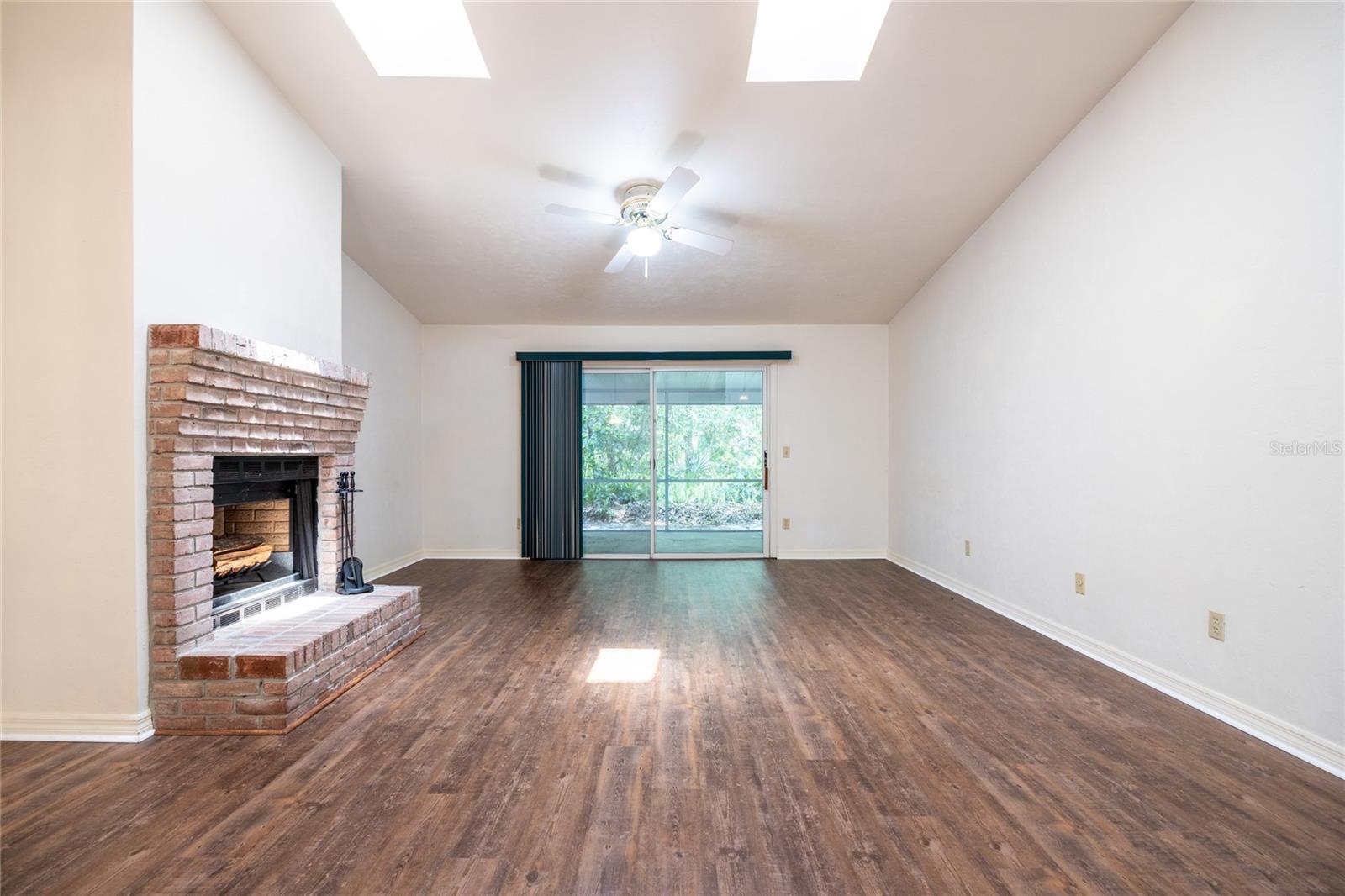 Image 7 of 43 For 231 48th Boulevard 0